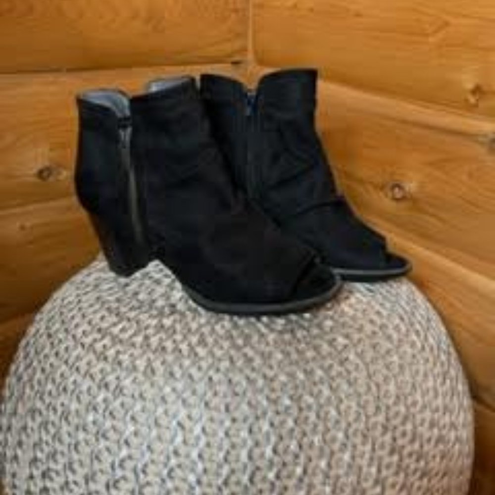 White Mountain black, open toe, zip up chunky heel boots, Size 8 1/2